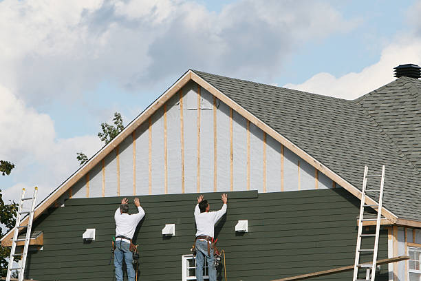 Professional Vinyl Siding technician working in Derry, PA